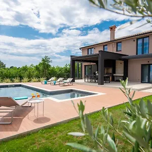 Villa Zara, Santalezi